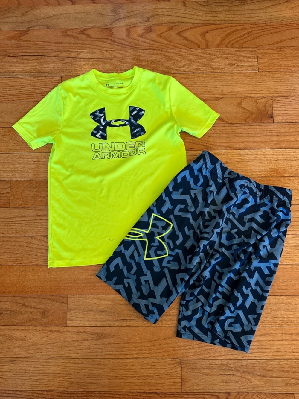 Under Armour Neon Yellow Tee with Navy Shorts. Size Youth Large